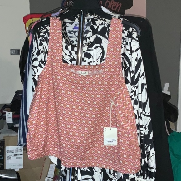 2. ANA cropped tank top in graphic pink. Size xxl - Picture 1 of 3
